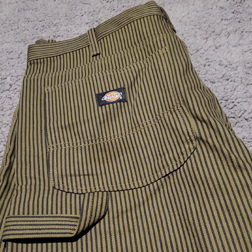 Dickies Olive Striped Men's Shorts - Picture 2 of 5